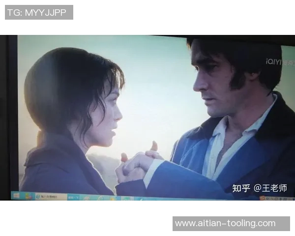 足球明星与18岁女友的甜蜜爱情故事引发热议与关注